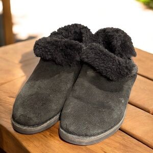 UGG Cozy Black Suede ankle boots size 8   Sheepskin lining 1012358